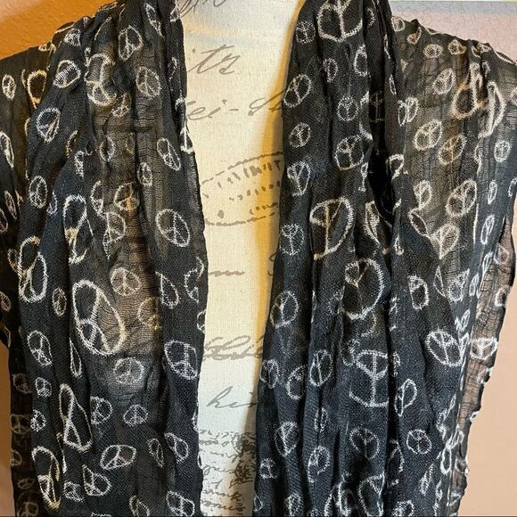 Fashion Bug black and white scarf - Picture 2 of 7